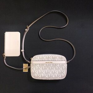 MICHAEL KORS Jet Set Crossbody Medium Logo Camera Bag w/ Matching Zip Wallet